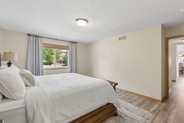 3951 Landings Drive, Saint Bonifacius, MN 55375