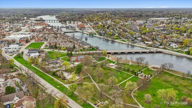 1028 S 4th Street, St. Charles, IL 60174