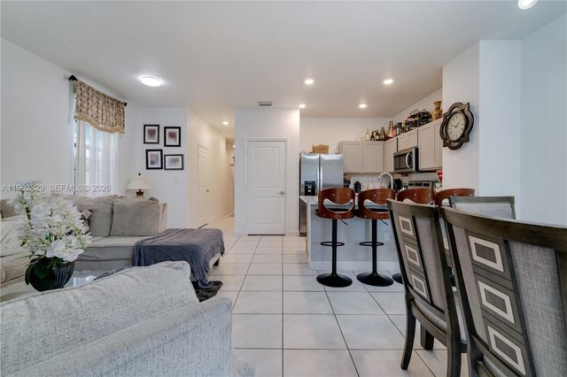 646 SW 12th St, Florida City, FL 33034