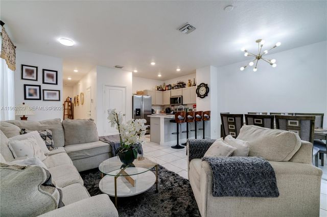 646 SW 12th St, Florida City, FL 33034