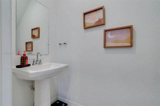 646 SW 12th St, Florida City, FL 33034