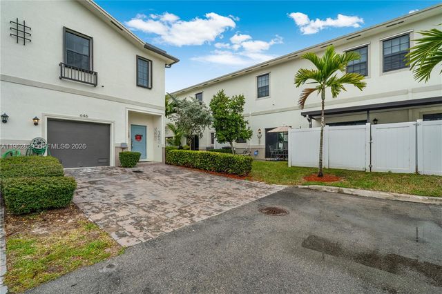 646 SW 12th St, Florida City, FL 33034