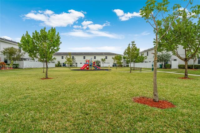 646 SW 12th St, Florida City, FL 33034