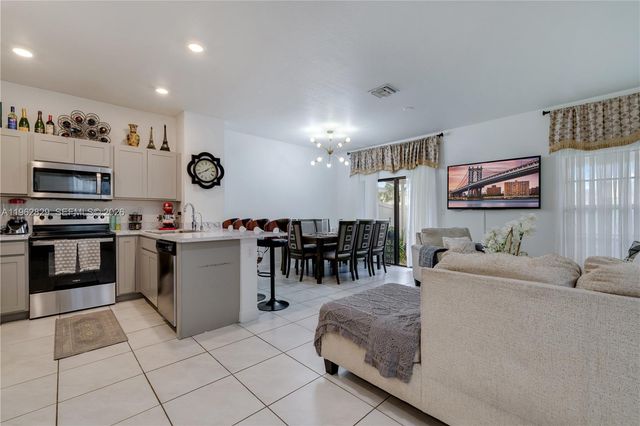 646 SW 12th St, Florida City, FL 33034