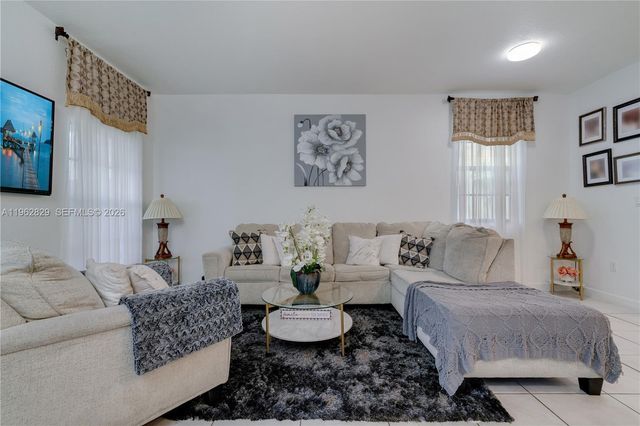 646 SW 12th St, Florida City, FL 33034