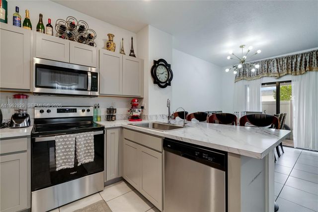 646 SW 12th St, Florida City, FL 33034