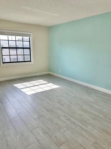 130 Cypress Club Drive 323, Pompano Beach, FL 33060