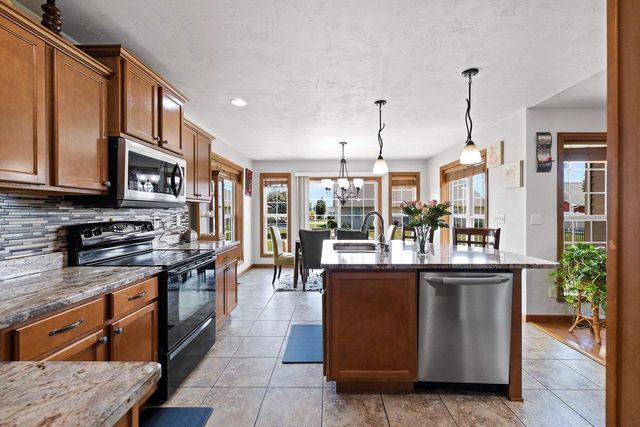 2143 W MELCORN CIRCLE, De Pere, WI 54115