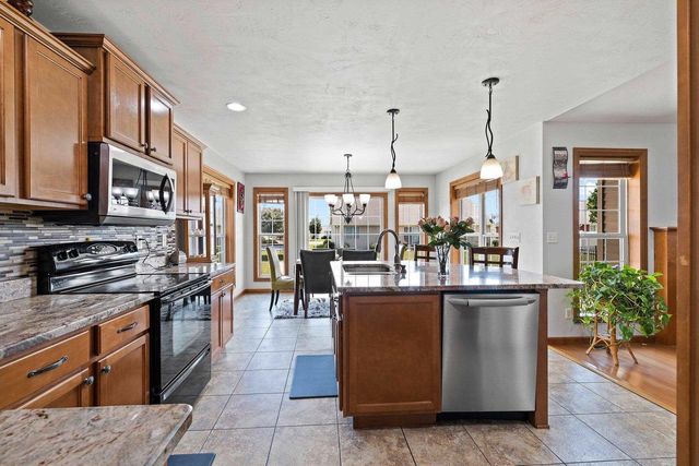 2143 W MELCORN CIRCLE, De Pere, WI 54115
