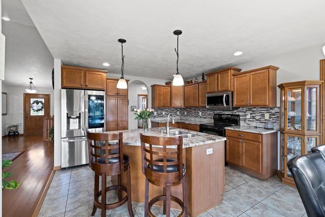 2143 W MELCORN CIRCLE, De Pere, WI 54115