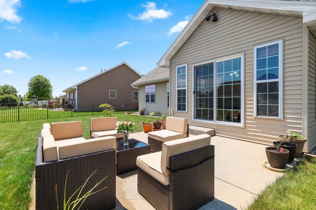 2143 W MELCORN CIRCLE, De Pere, WI 54115