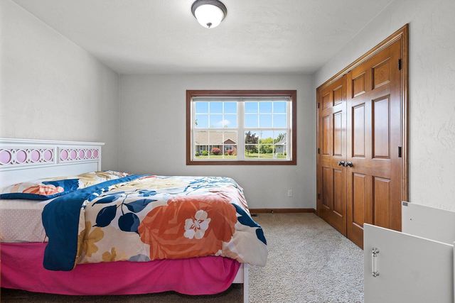 2143 W MELCORN CIRCLE, De Pere, WI 54115