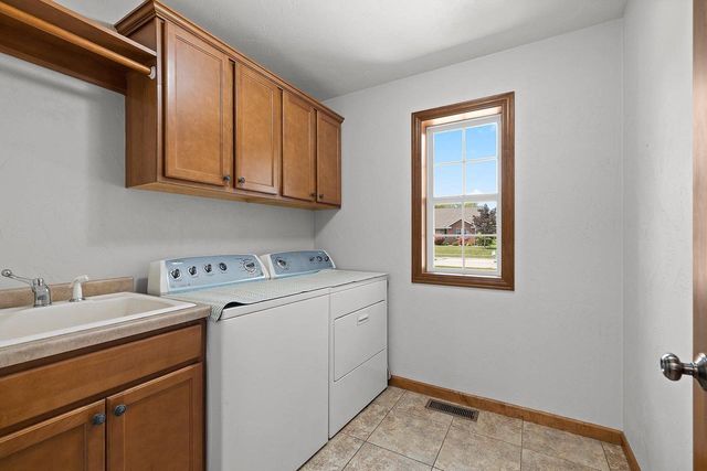 2143 W MELCORN CIRCLE, De Pere, WI 54115