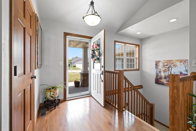 2143 W MELCORN CIRCLE, De Pere, WI 54115