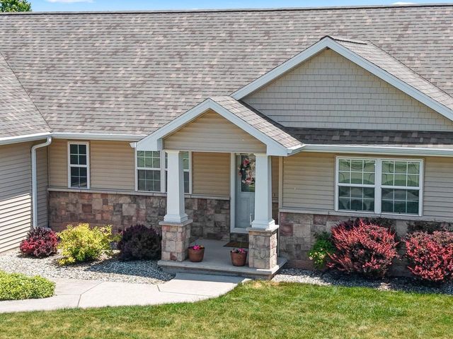 2143 W MELCORN CIRCLE, De Pere, WI 54115