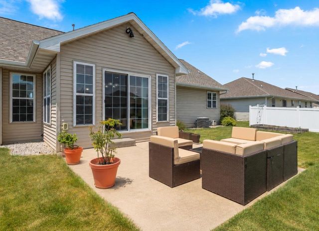 2143 W MELCORN CIRCLE, De Pere, WI 54115