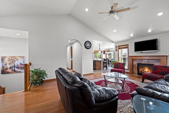 2143 W MELCORN CIRCLE, De Pere, WI 54115