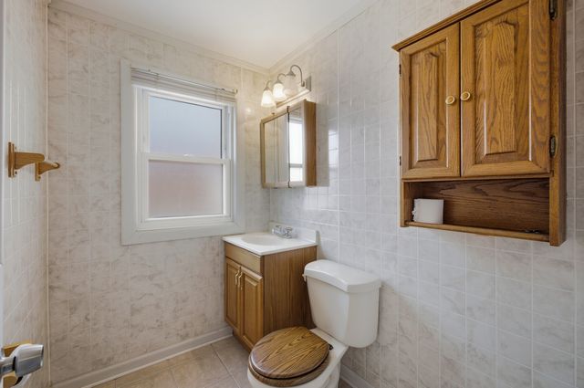 7018 W Newport Avenue, Chicago, IL 60634