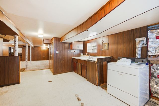 7018 W Newport Avenue, Chicago, IL 60634