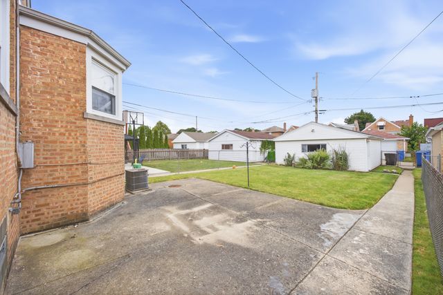 7018 W Newport Avenue, Chicago, IL 60634