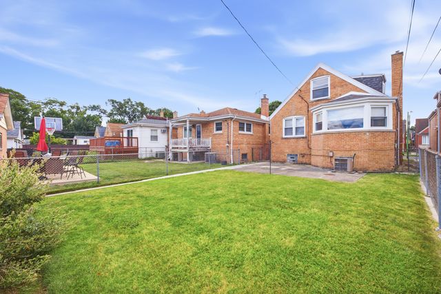 7018 W Newport Avenue, Chicago, IL 60634