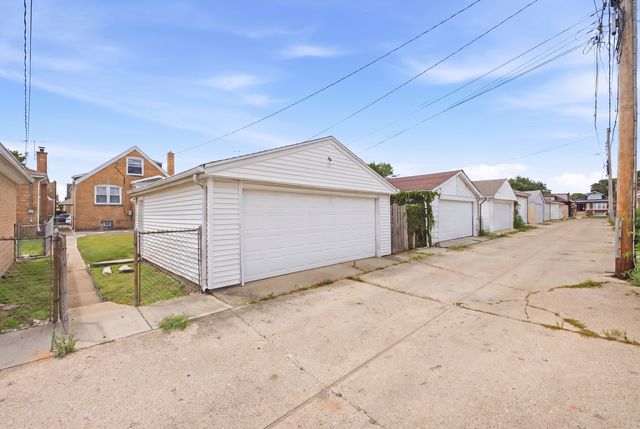 7018 W Newport Avenue, Chicago, IL 60634