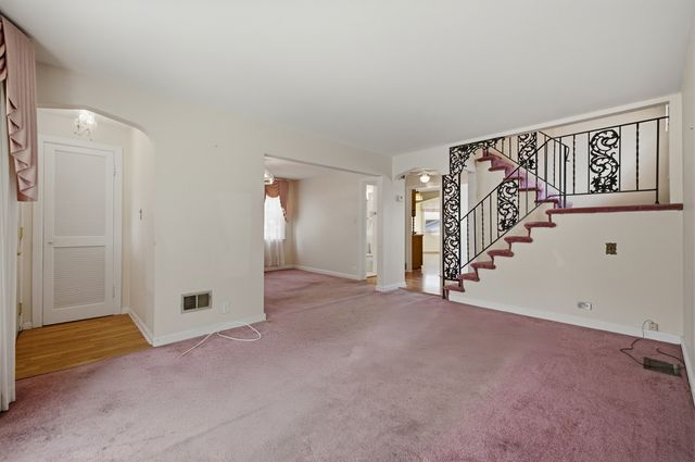 7018 W Newport Avenue, Chicago, IL 60634