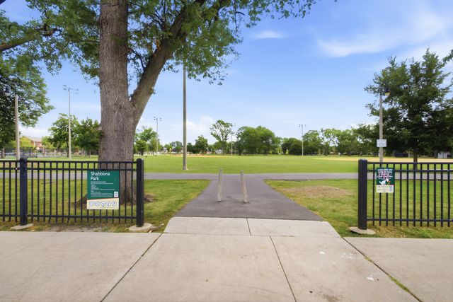 7018 W Newport Avenue, Chicago, IL 60634