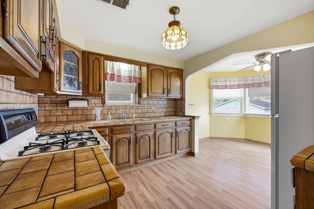 7018 W Newport Avenue, Chicago, IL 60634