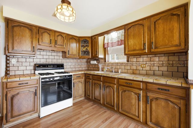 7018 W Newport Avenue, Chicago, IL 60634