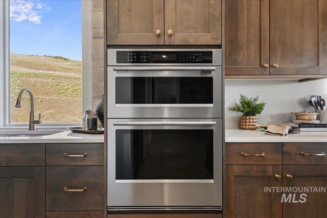 7615 Brown Wy, Eagle, ID 83629