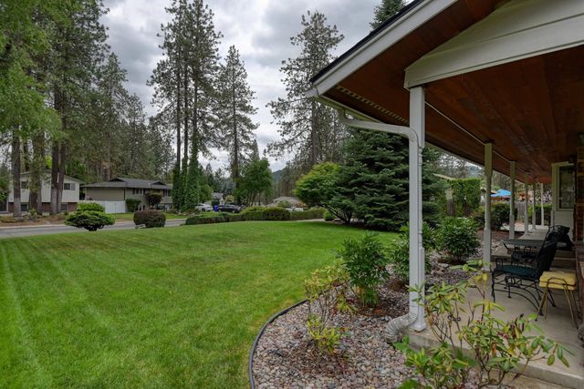 1026 W Bellwood Dr, Spokane, WA 99218