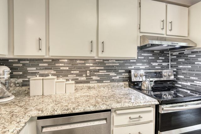 1026 W Bellwood Dr, Spokane, WA 99218