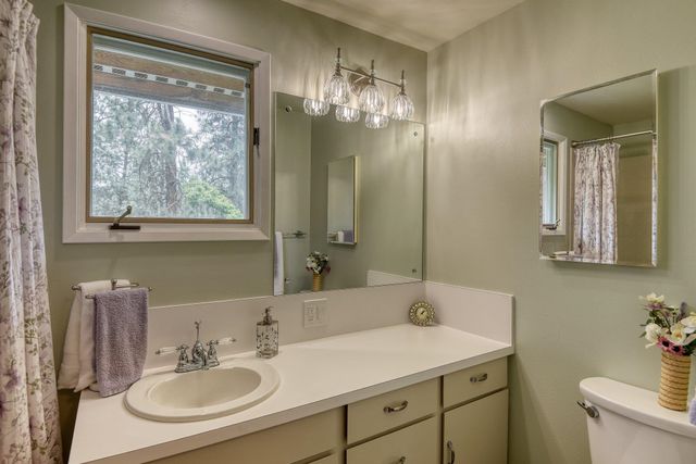 1026 W Bellwood Dr, Spokane, WA 99218