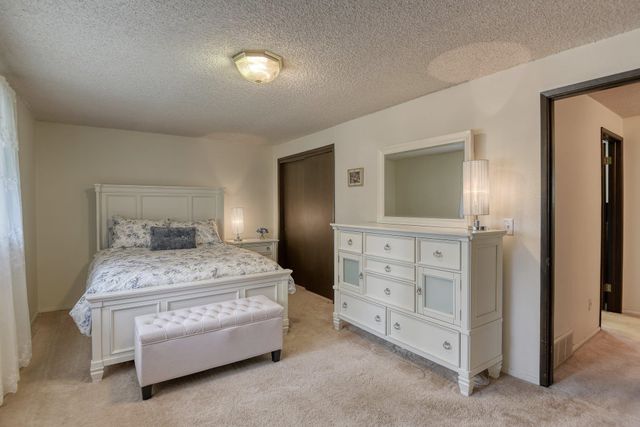 1026 W Bellwood Dr, Spokane, WA 99218