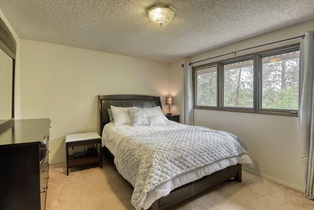 1026 W Bellwood Dr, Spokane, WA 99218