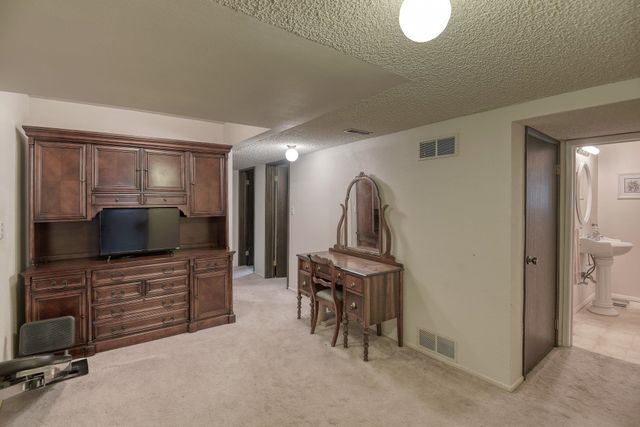 1026 W Bellwood Dr, Spokane, WA 99218