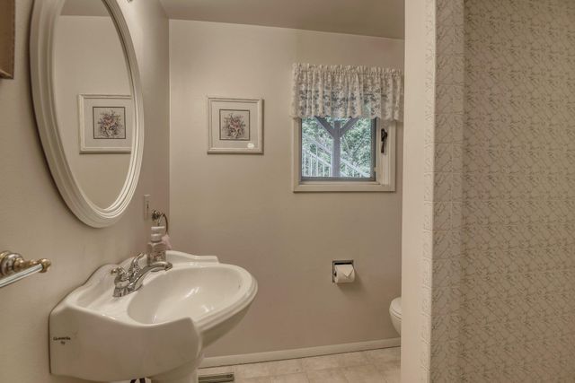 1026 W Bellwood Dr, Spokane, WA 99218