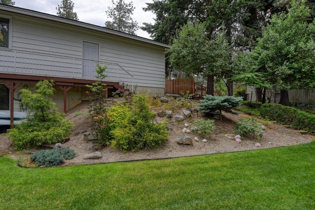 1026 W Bellwood Dr, Spokane, WA 99218