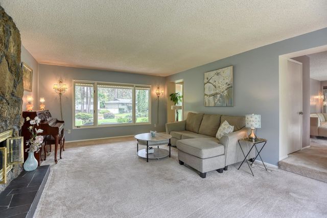 1026 W Bellwood Dr, Spokane, WA 99218