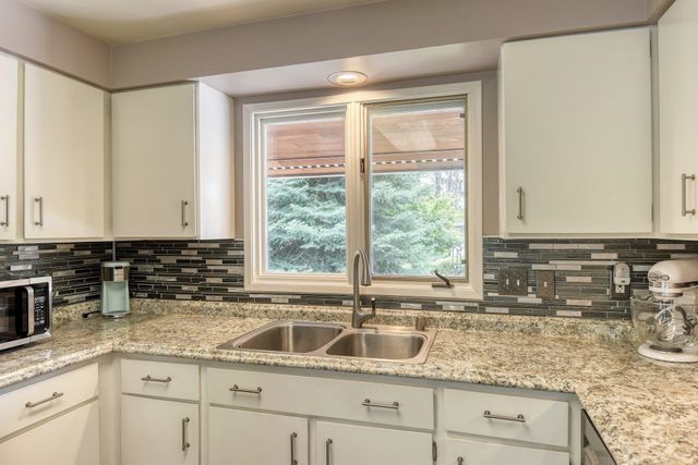 1026 W Bellwood Dr, Spokane, WA 99218