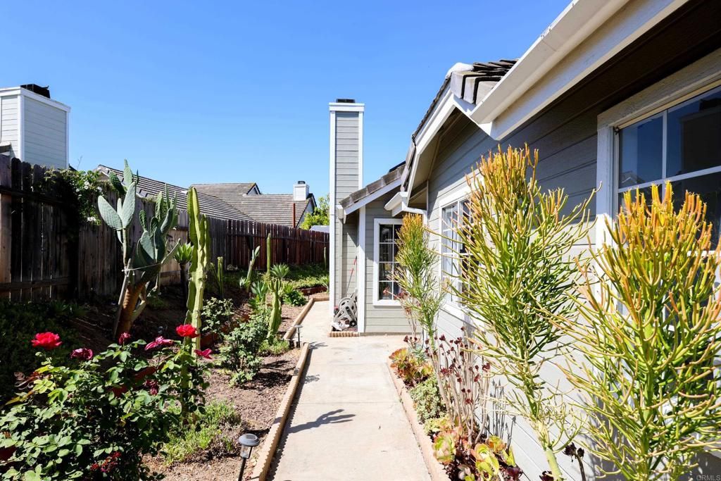 Image 2 of property listing at 10402 Rancho Carmel Drive, San Diego, CA 92128