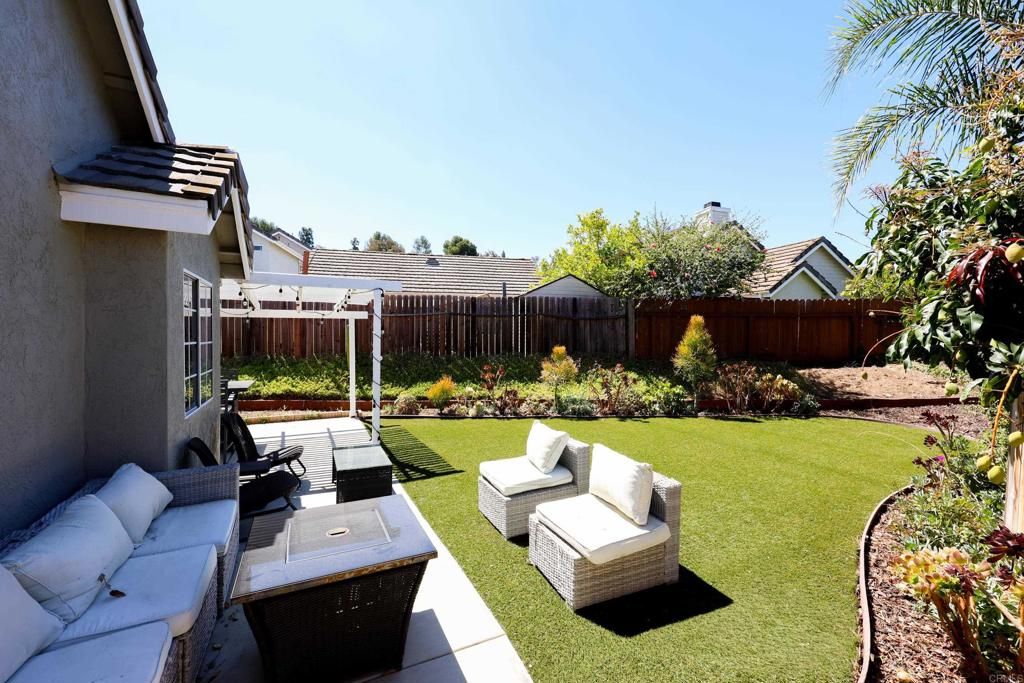 Image 27 of property listing at 10402 Rancho Carmel Drive, San Diego, CA 92128