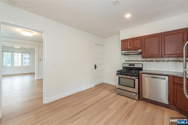 160 Bloomfield Avenue B, Verona, NJ 07044