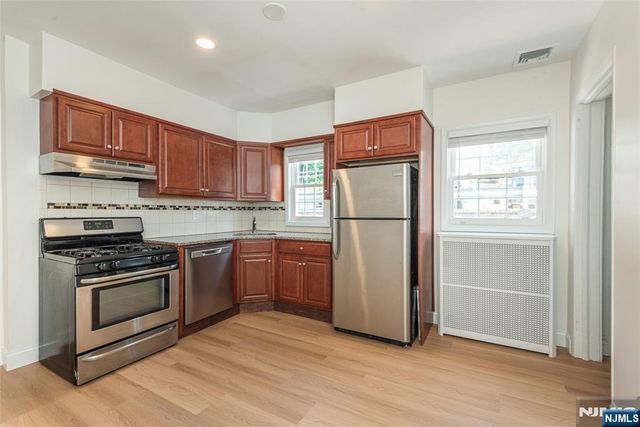 160 Bloomfield Avenue B, Verona, NJ 07044