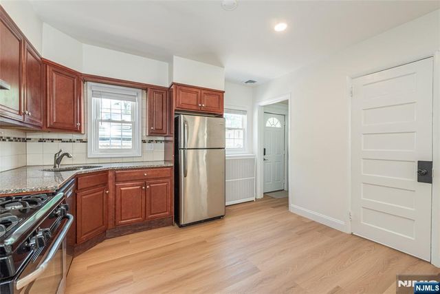 160 Bloomfield Avenue B, Verona, NJ 07044