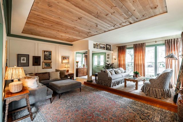 5861 N Bay Ridge AVENUE, Whitefish Bay, WI 53217
