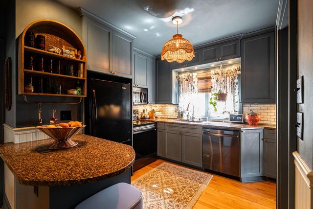 5861 N Bay Ridge AVENUE, Whitefish Bay, WI 53217