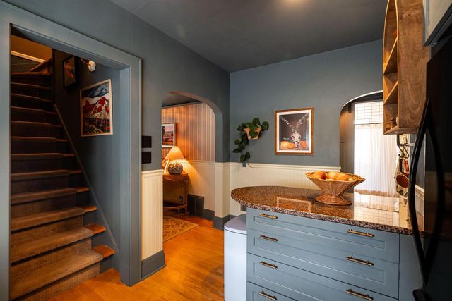5861 N Bay Ridge AVENUE, Whitefish Bay, WI 53217