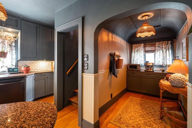 5861 N Bay Ridge AVENUE, Whitefish Bay, WI 53217
